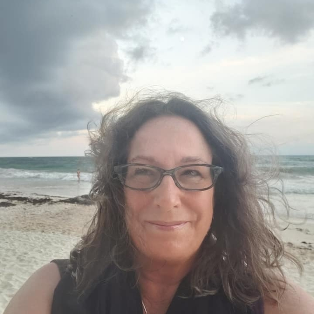 Meet your Posher, Dana